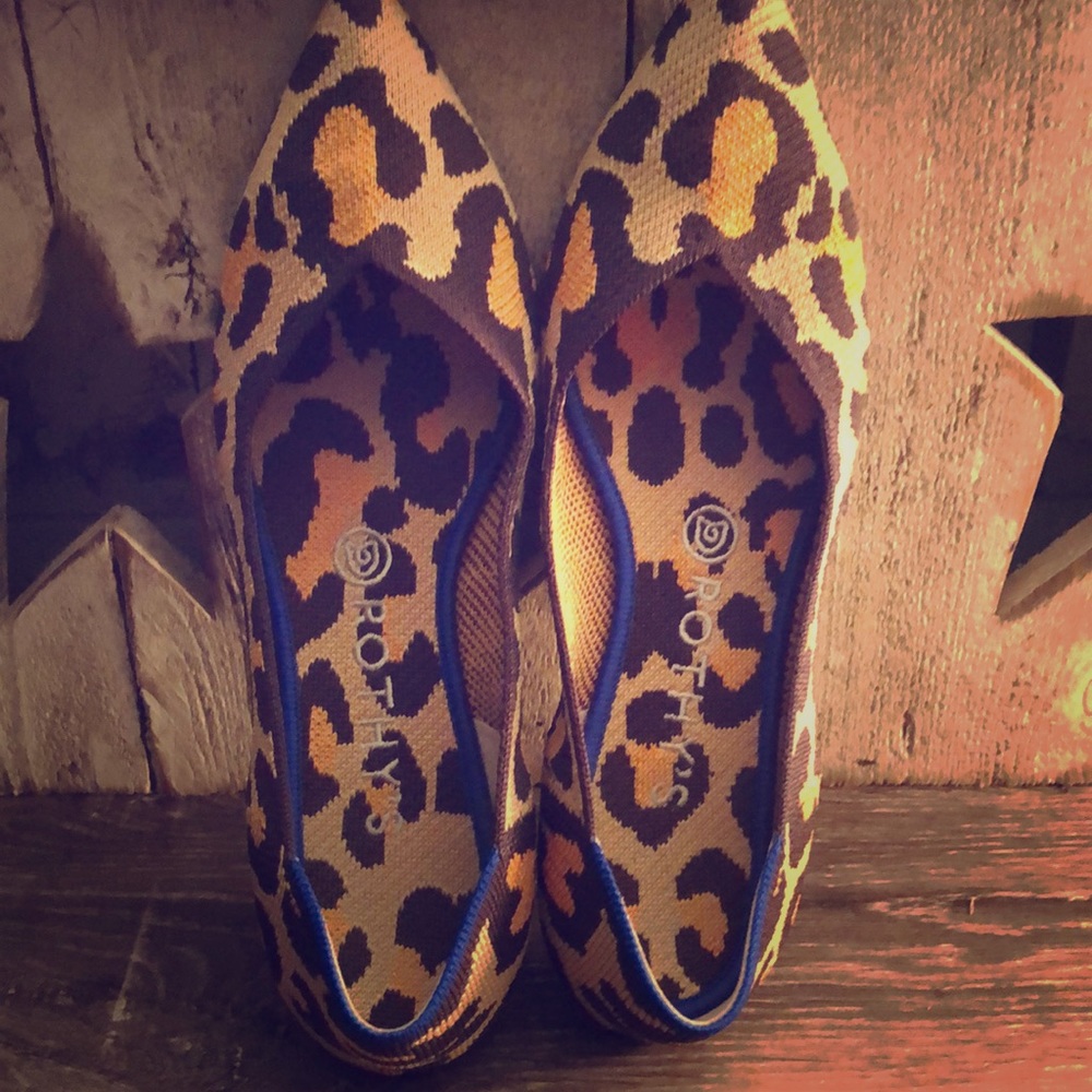 Pointed toe Rothys leopard print!!